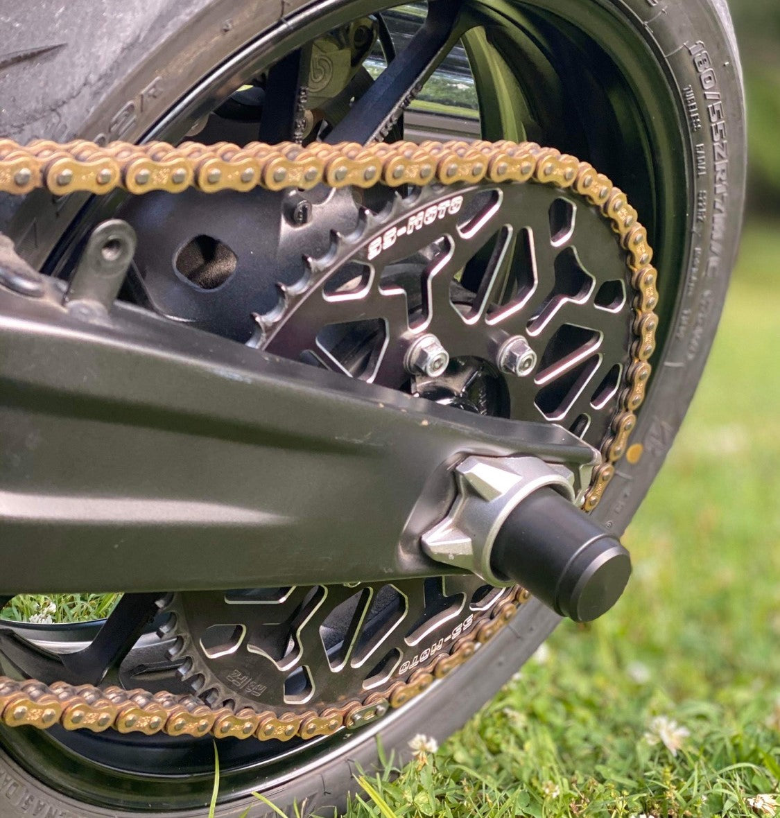 StuntPucks Yamaha R3 Axle Pegs