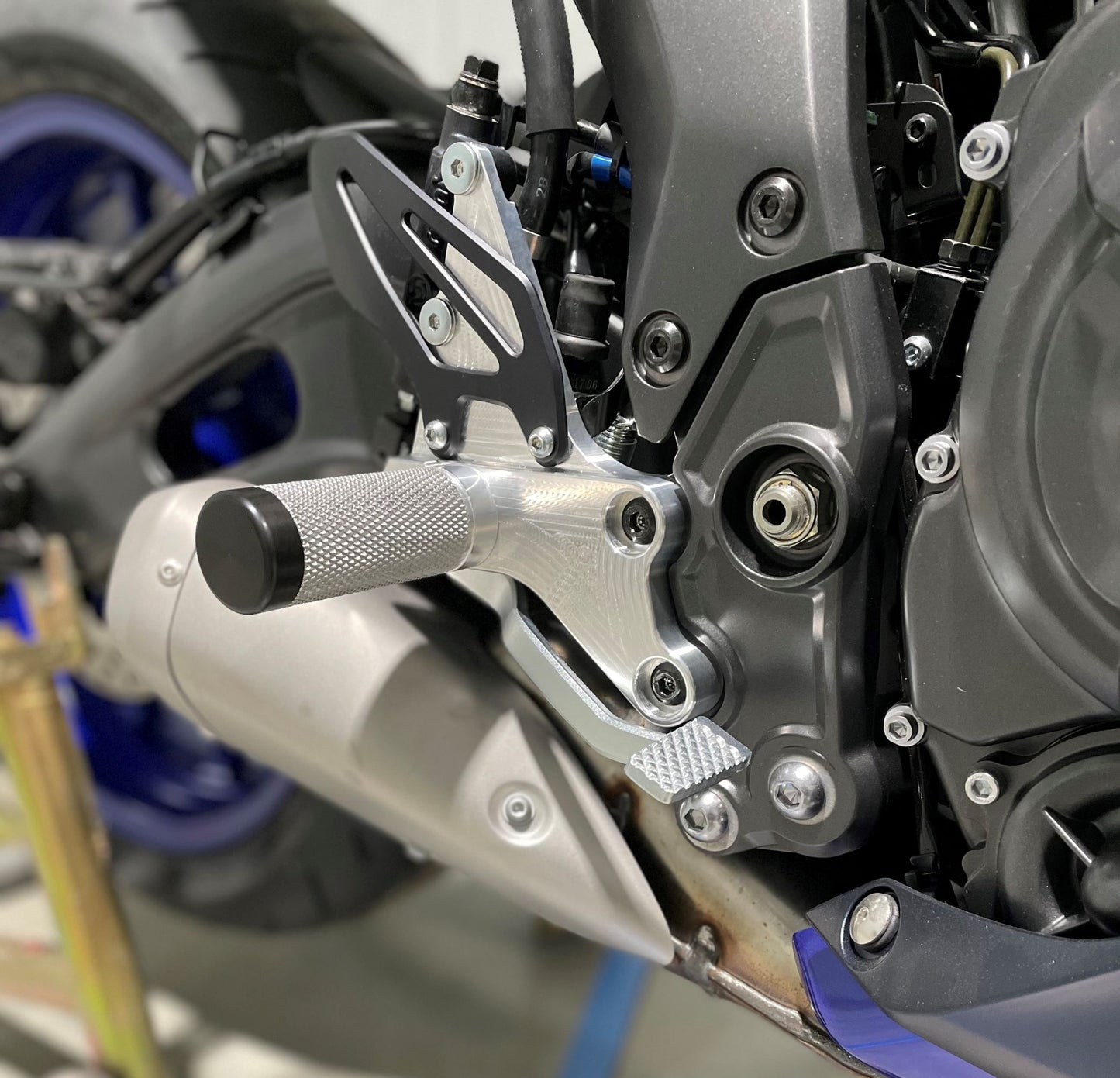 Outlaw Billet Rearsets for Yamaha R7