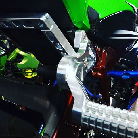03-04 ZX6R CNC Adjustable Subcage - Impaktech