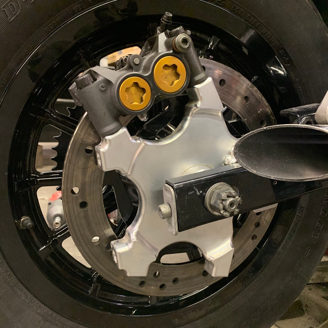 Cock's Dyna Triple Caliper Bracket