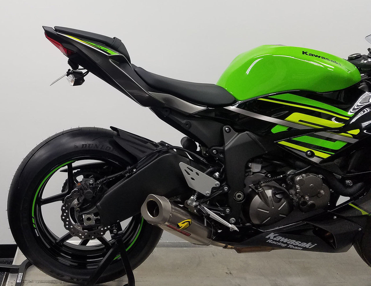 Graves 09-25 ZX-6R Cat-Back Slip-on Carbon Exhaust