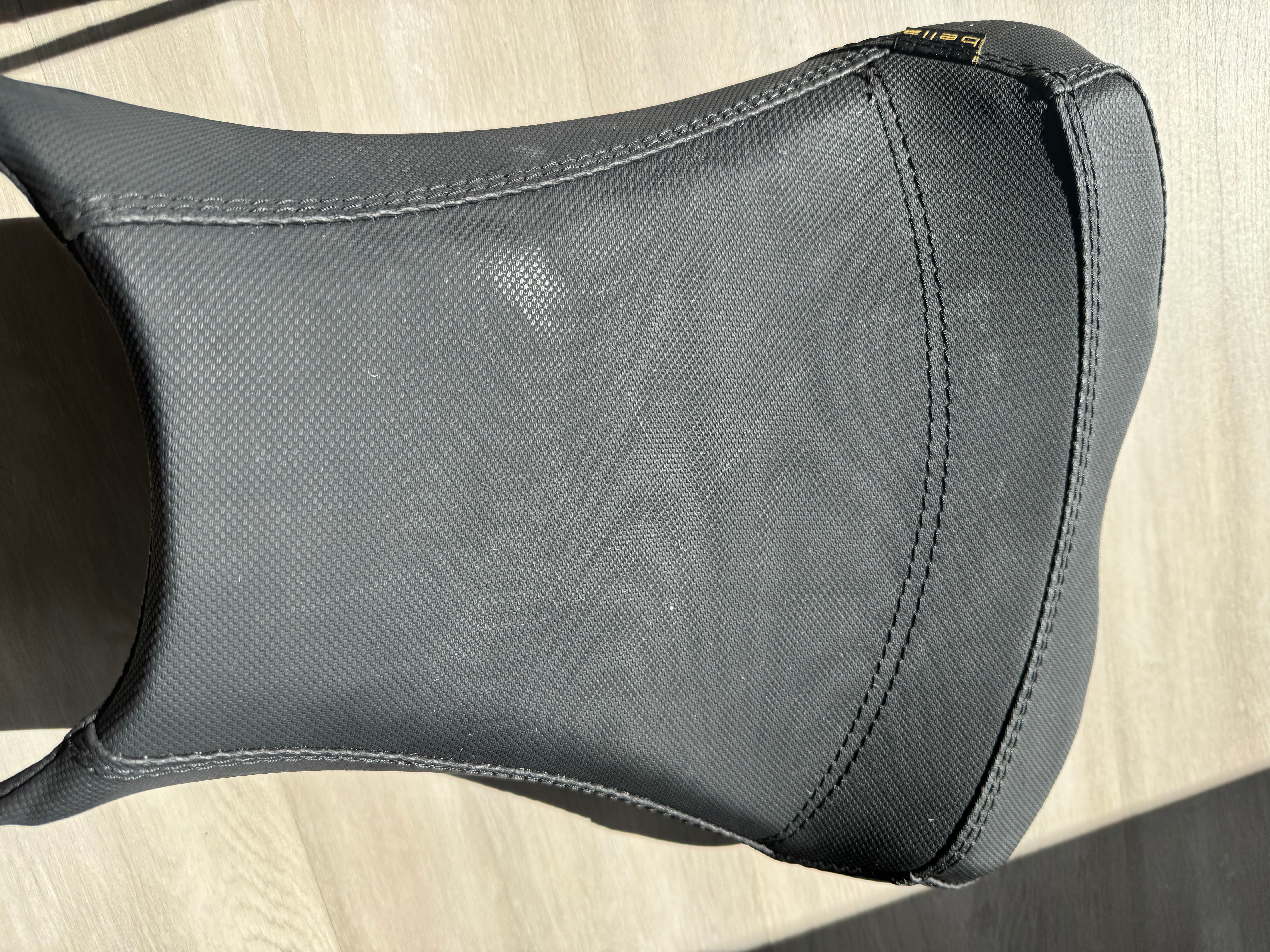 09-18 ZX6 Front Stunt Seat w/Lock in Hump - - Prebuilt (IN STOCK