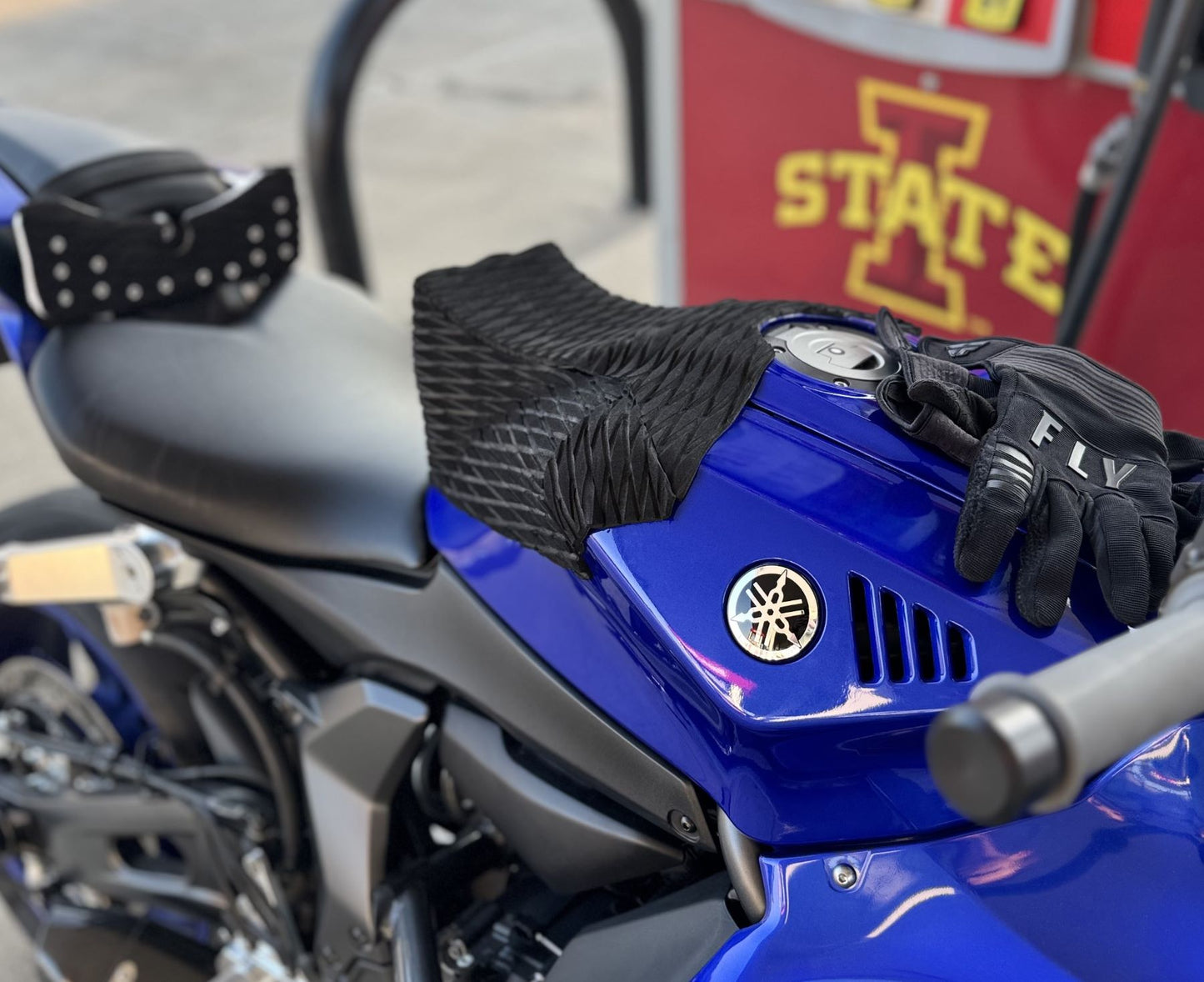 Outlaw Yamaha R7 Tank Kicker - Bolt On