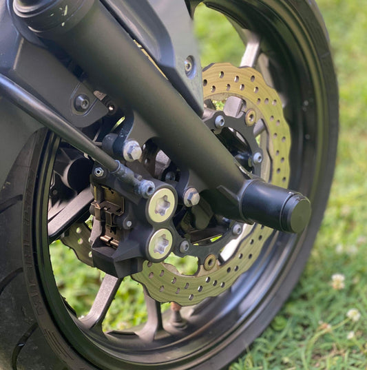 StuntPucks Yamaha R3 Axle Pegs