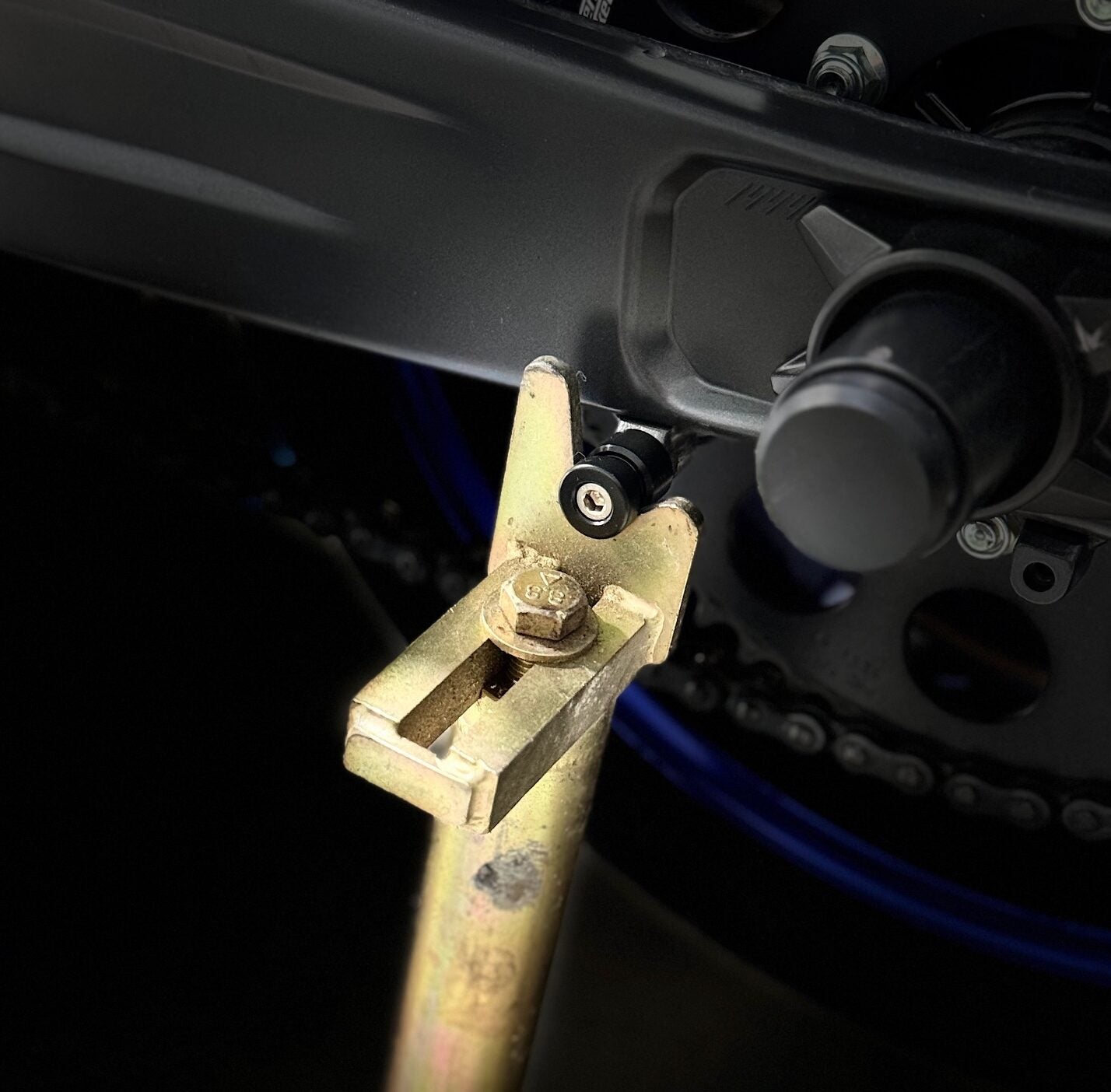 Outlaw R7 Swingarm Spools