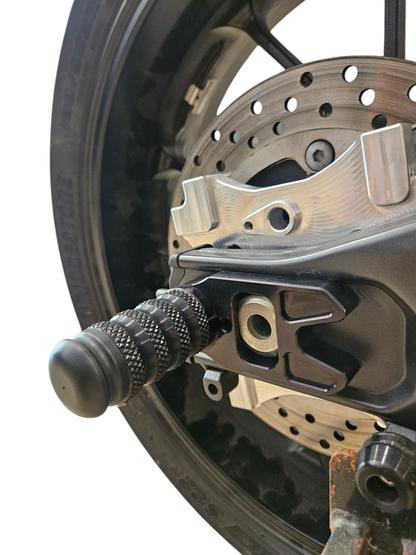 R7 FZ/MT07/XSR700/900 REAR AXLE SLIDERS WITH ADJUSTER BLOCKS