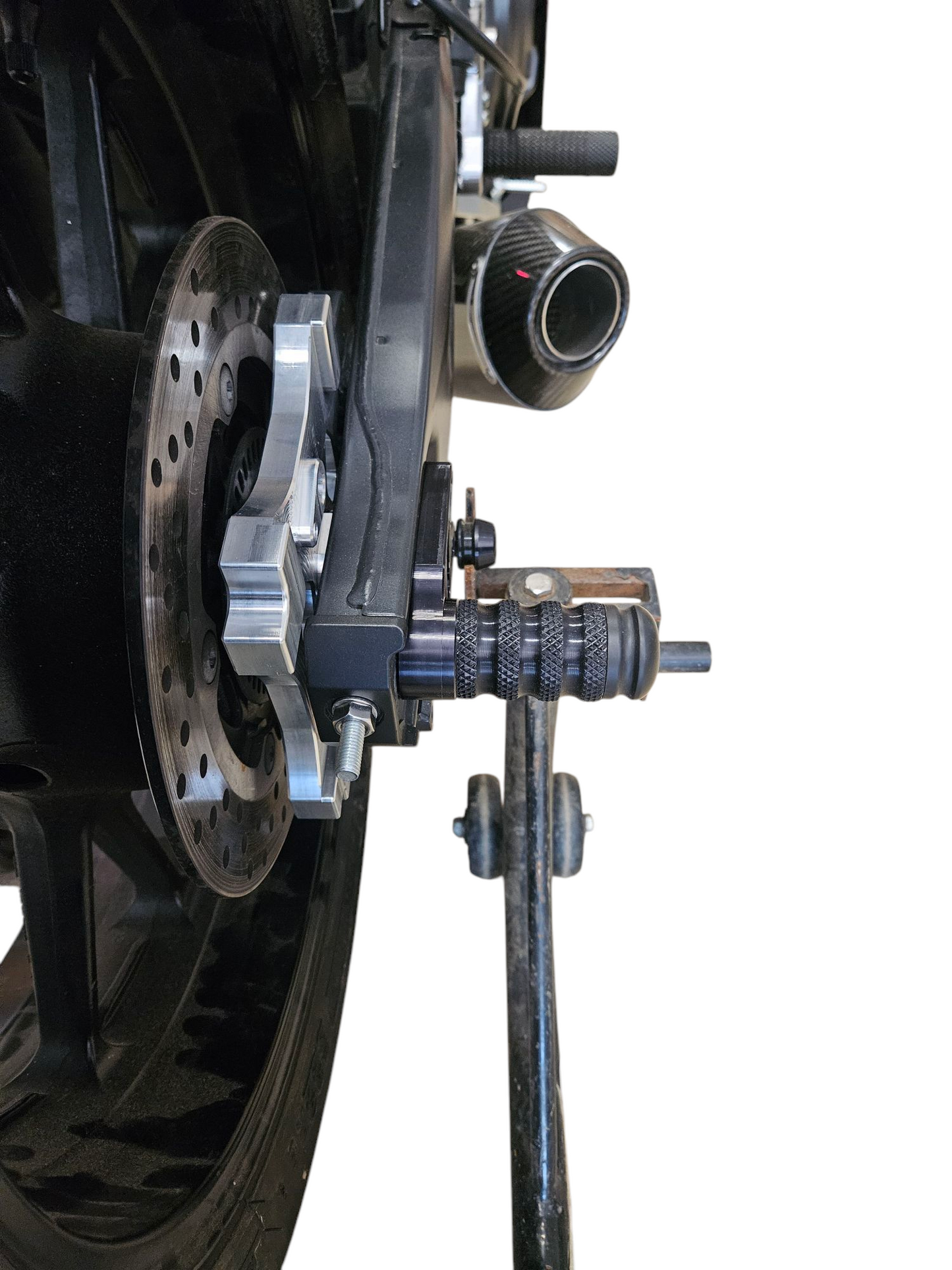 R7 FZ/MT07 REAR AXLE SLIDERS WITH ADJUSTER BLOCKS