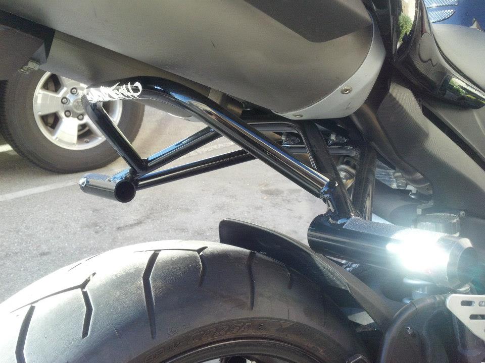 04-06 R1 Subcage (Rear Stunt Pegs)
